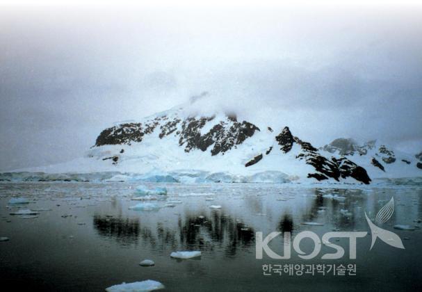 지구환경변화와 남극의 역할(p.20 배경사진) 의 사진