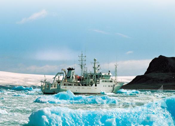 한국해양연구원의 연구선 온누리호 의 사진