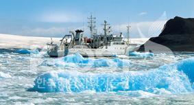 남극 빙하위 온누리호 의 사진
