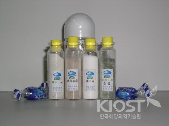 Drinkable water and mineral-riched salt made from Deep 의 사진
