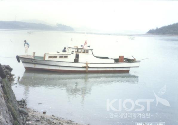 조류발전개발 가능성 조사 사업시 활용한 배 의 사진