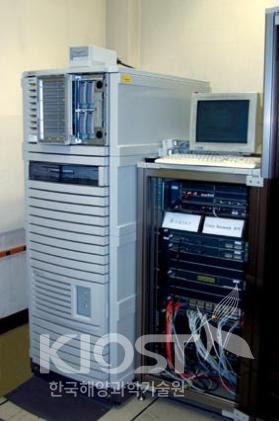 MIS 서버와 gigabit 통신망 장비 의 사진