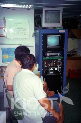 심해저 카메라 시스템(Deep-tow Imaging System) 의 사진