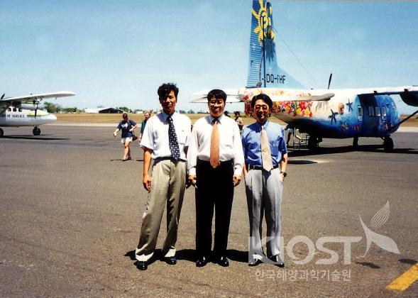 제26차 SOPAC회의 참석자 피지의 수바공항에서(1997) 의 사진