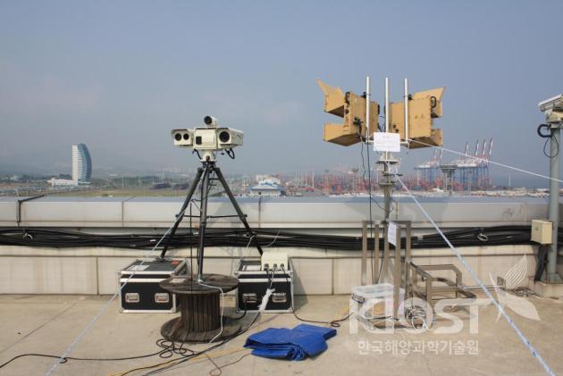 항만 주야간 감시 카메라 시스템 제작 의 사진