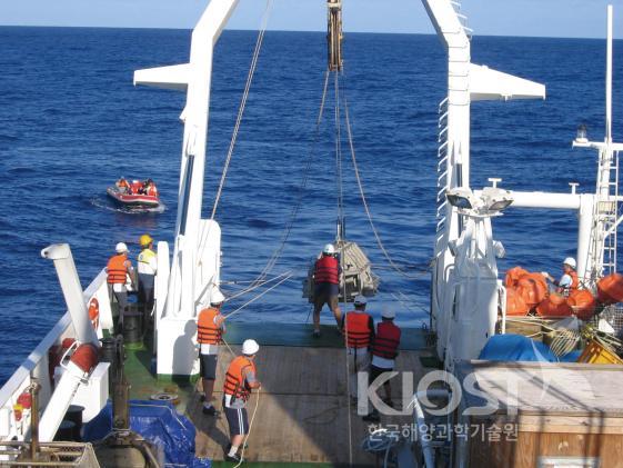 연구선 온누리호(1,422톤) 의 사진
