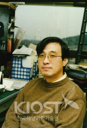 홍기훈, 유신재 박사 프로필 의 사진