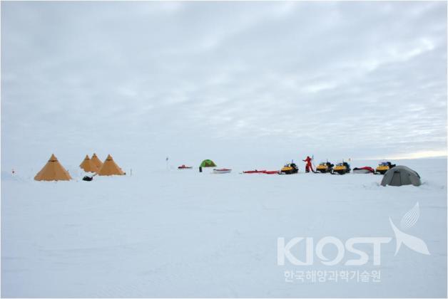 우리나라 최초로 운석을 찾기 위해 남극대륙에 운석탐사 의 사진