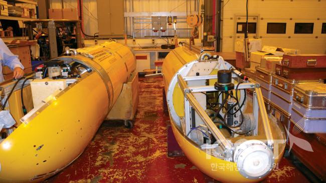 영국 국립해양학센터의 자동무인잠수정 (AUV) 의 사진
