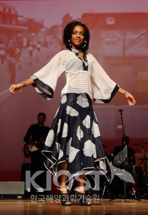 콩고 패션쇼(20120609) 의 사진