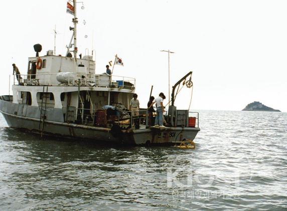 인천801호 해양조사 활동 모습 의 사진