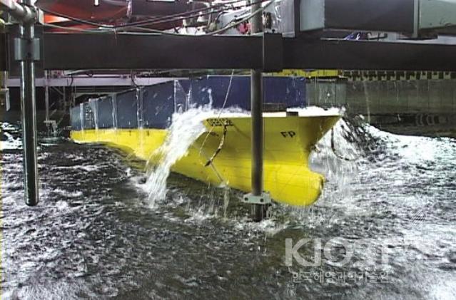 파랑중 운항선박의 분할모형시험(WILS-JIP) 의 사진