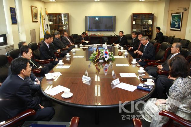 한국해양대학교 총장 일행 내방 (박한일 이사장) 의 사진