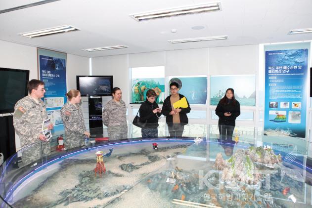 한·미연합사 해군 정보분석관 동해연구소 방문 의 사진